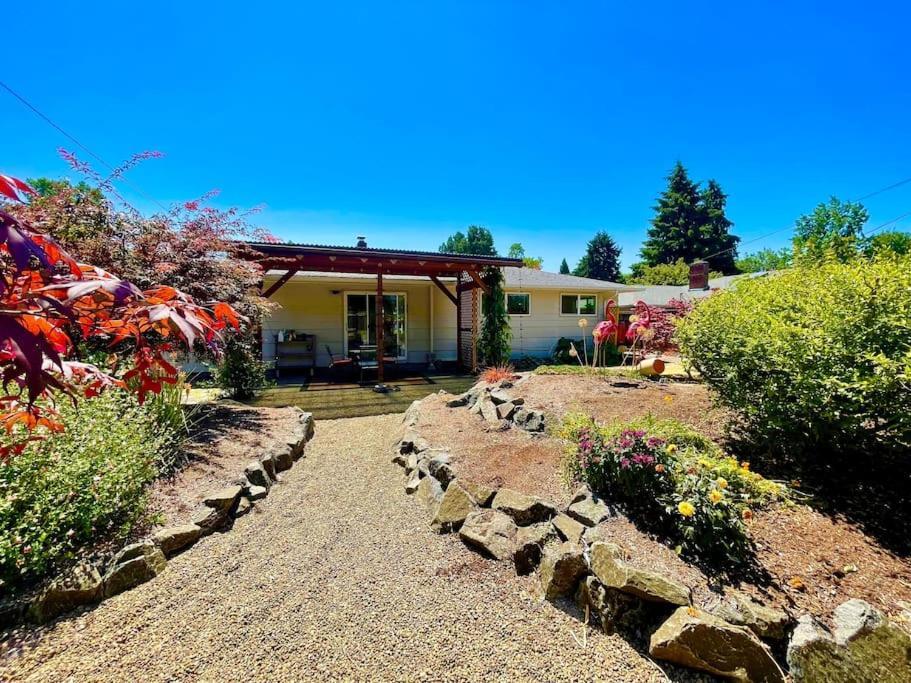 Colorful 50'S Ranch In The Heart Of Eugene Villa Buitenkant foto